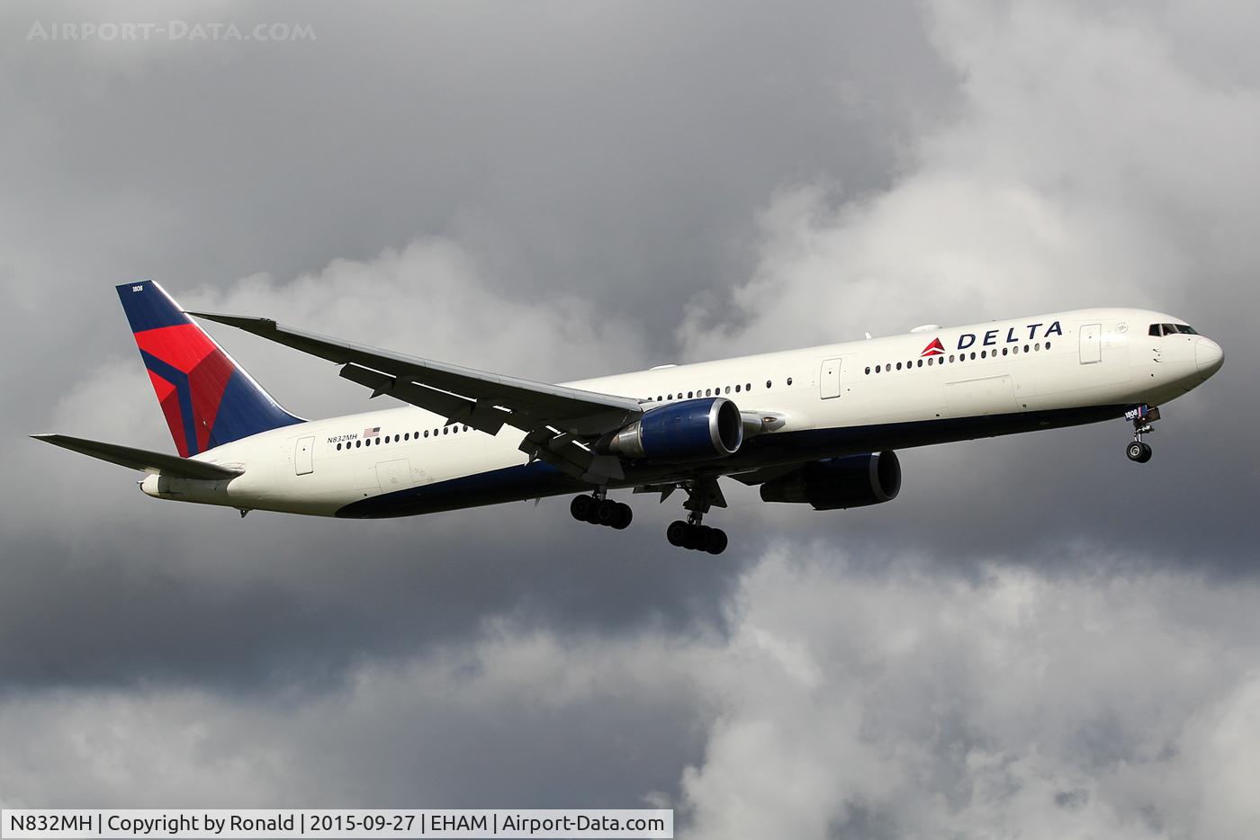 N832MH, 2000 Boeing 767-432/ER C/N 29704, at spl