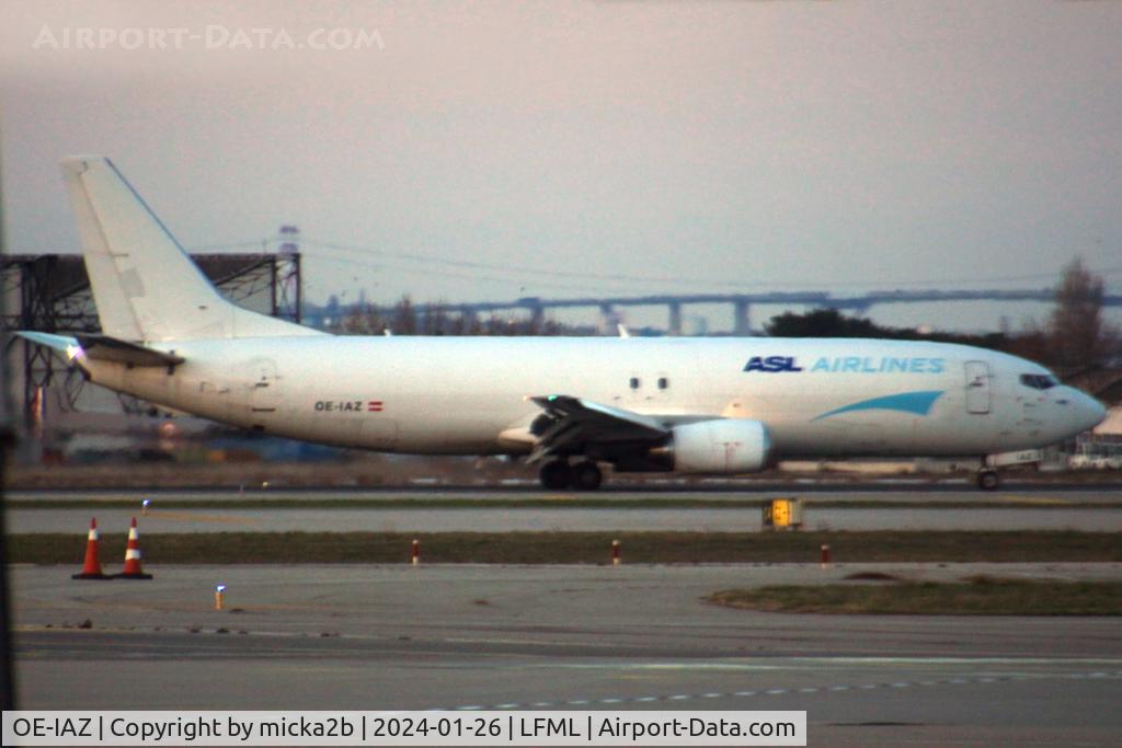 OE-IAZ, 1994 Boeing 737-4Q8  SF C/N 25111, Taxiing