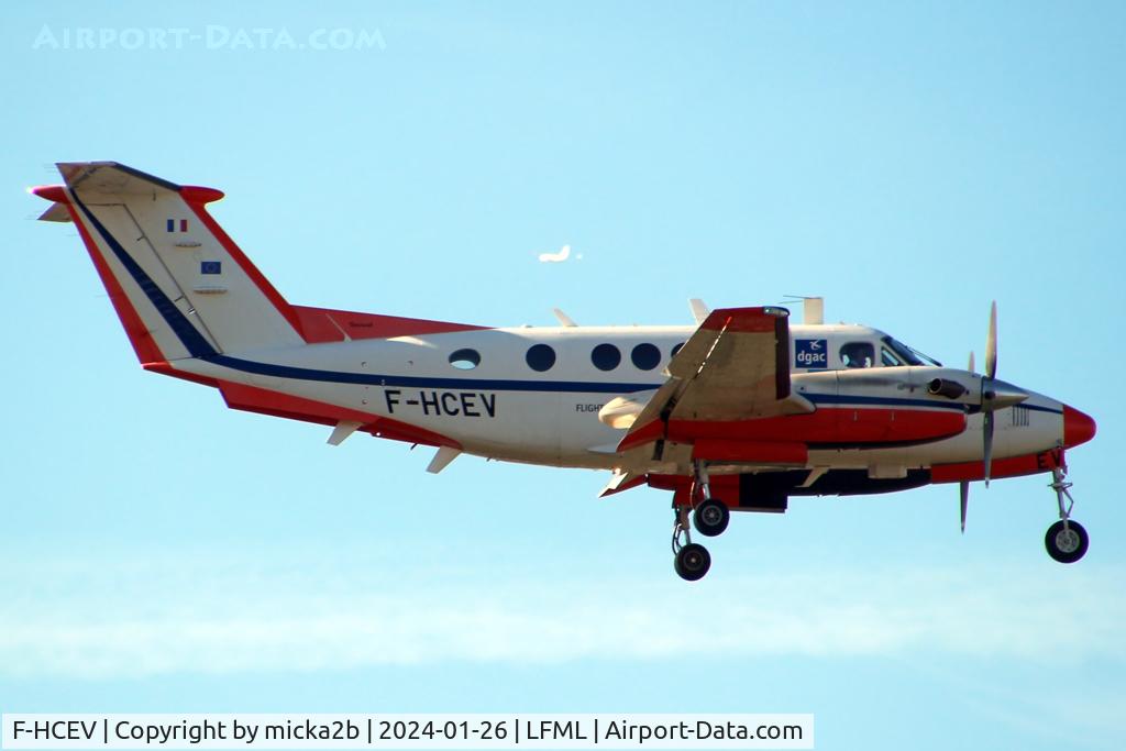 F-HCEV, 2009 Hawker Beechcraft B200GT King Air C/N BY-91, Landing