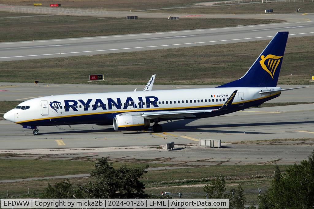 EI-DWW, 2008 Boeing 737-8AS C/N 33629, Taxiing