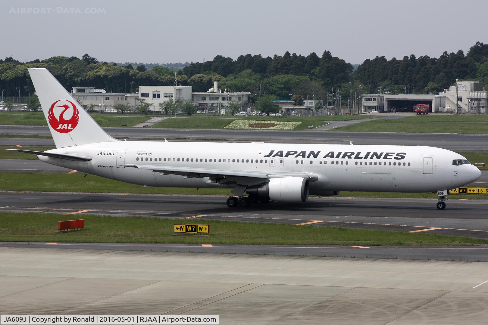 JA609J, 2004 Boeing 767-346/ER C/N 33845, at nrt