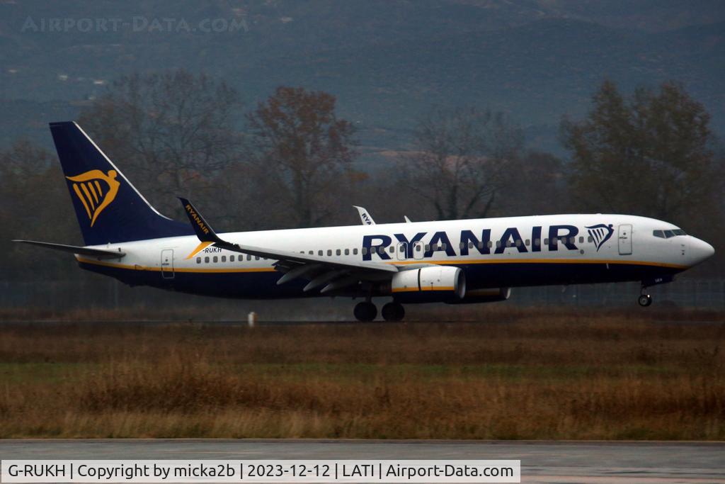 G-RUKH, 2007 Boeing 737-8AS C/N 33640, Landing