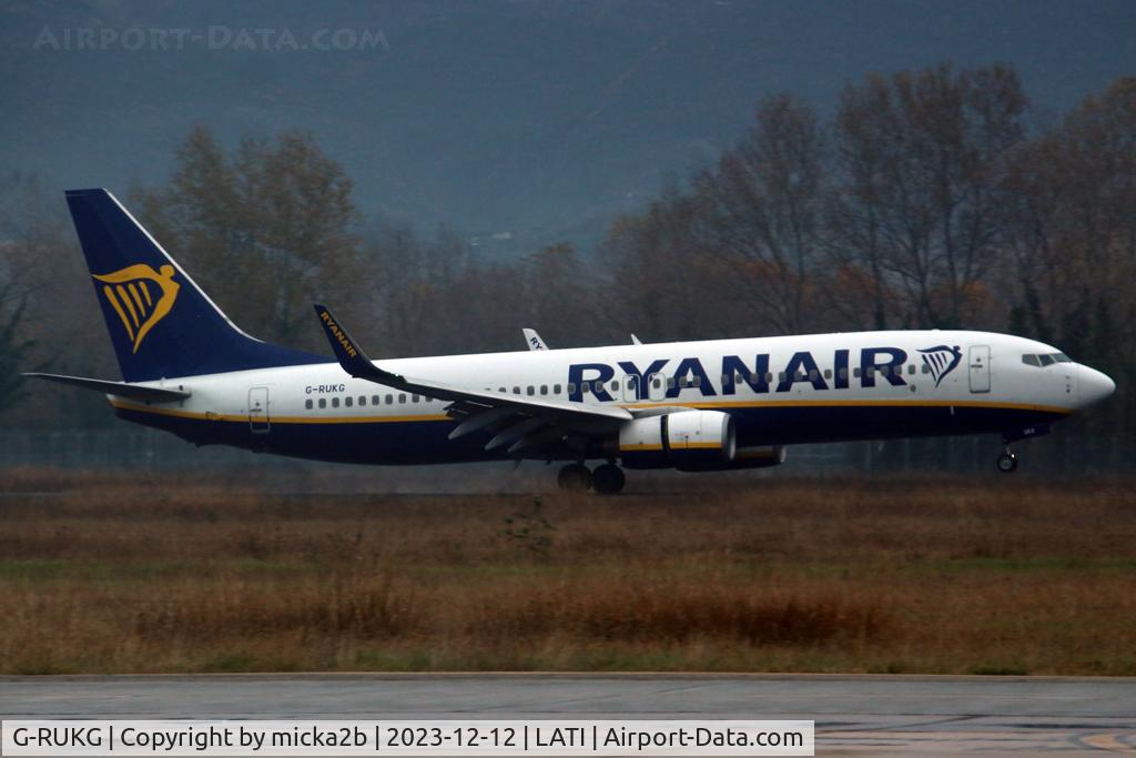 G-RUKG, 2008 Boeing 737-8AS C/N 36575, Landing