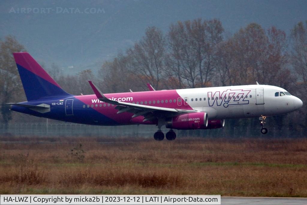 HA-LWZ, 2014 Airbus A320-232 C/N 6086, Landing
