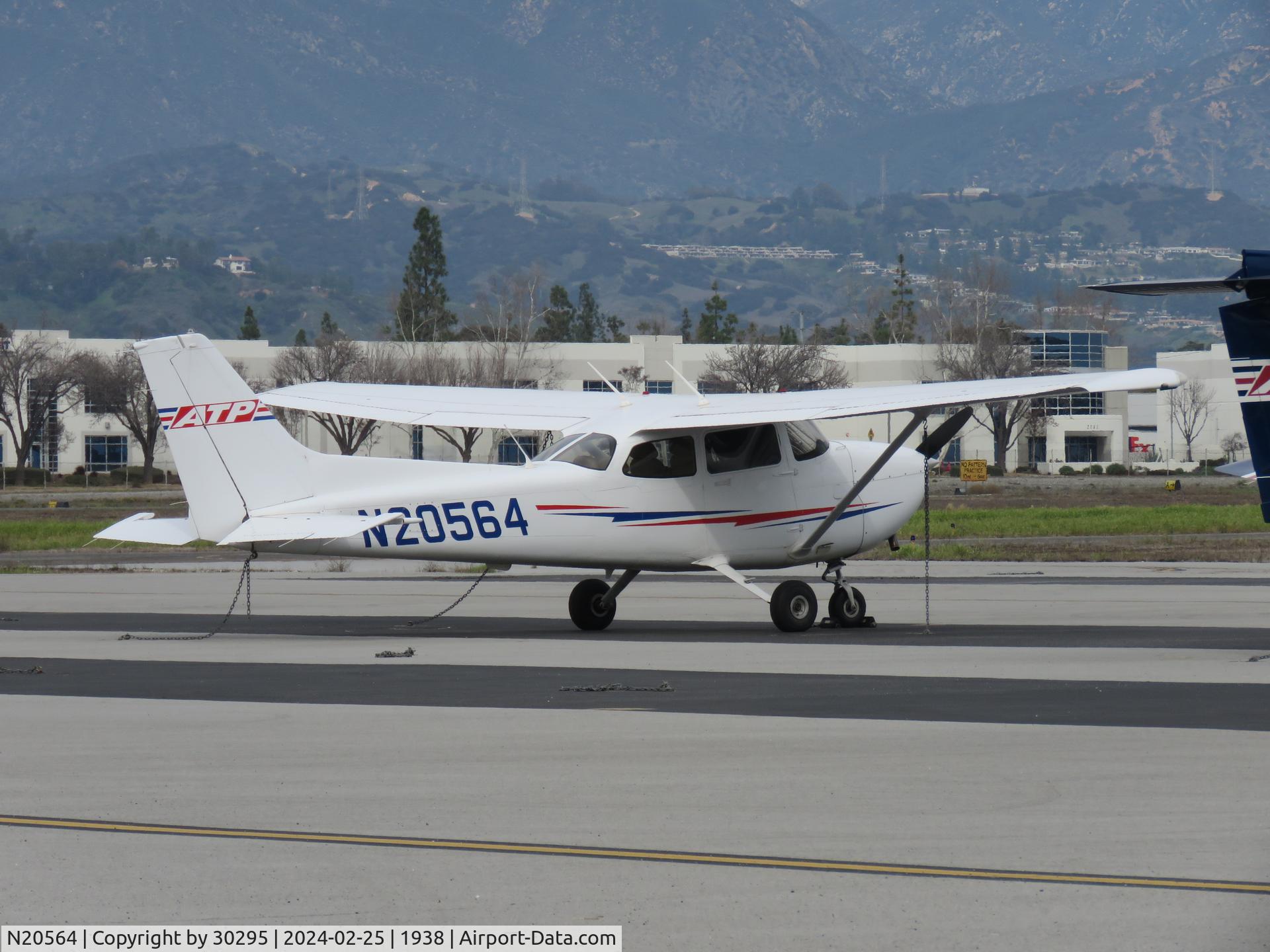 N20564, 2020 Cessna 172S C/N 172S12528, Parked