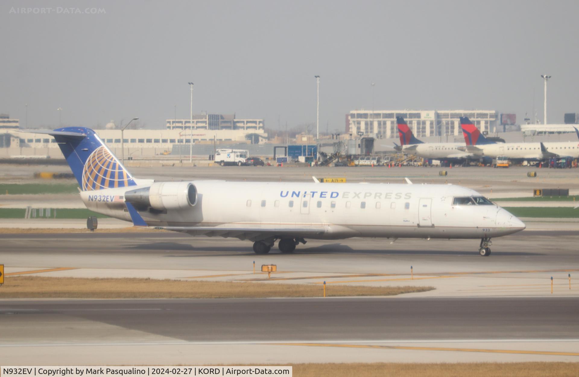 N932EV, 2005 Bombardier CRJ-200ER (CL-600-2B19) C/N 8016, CL-600-2B19