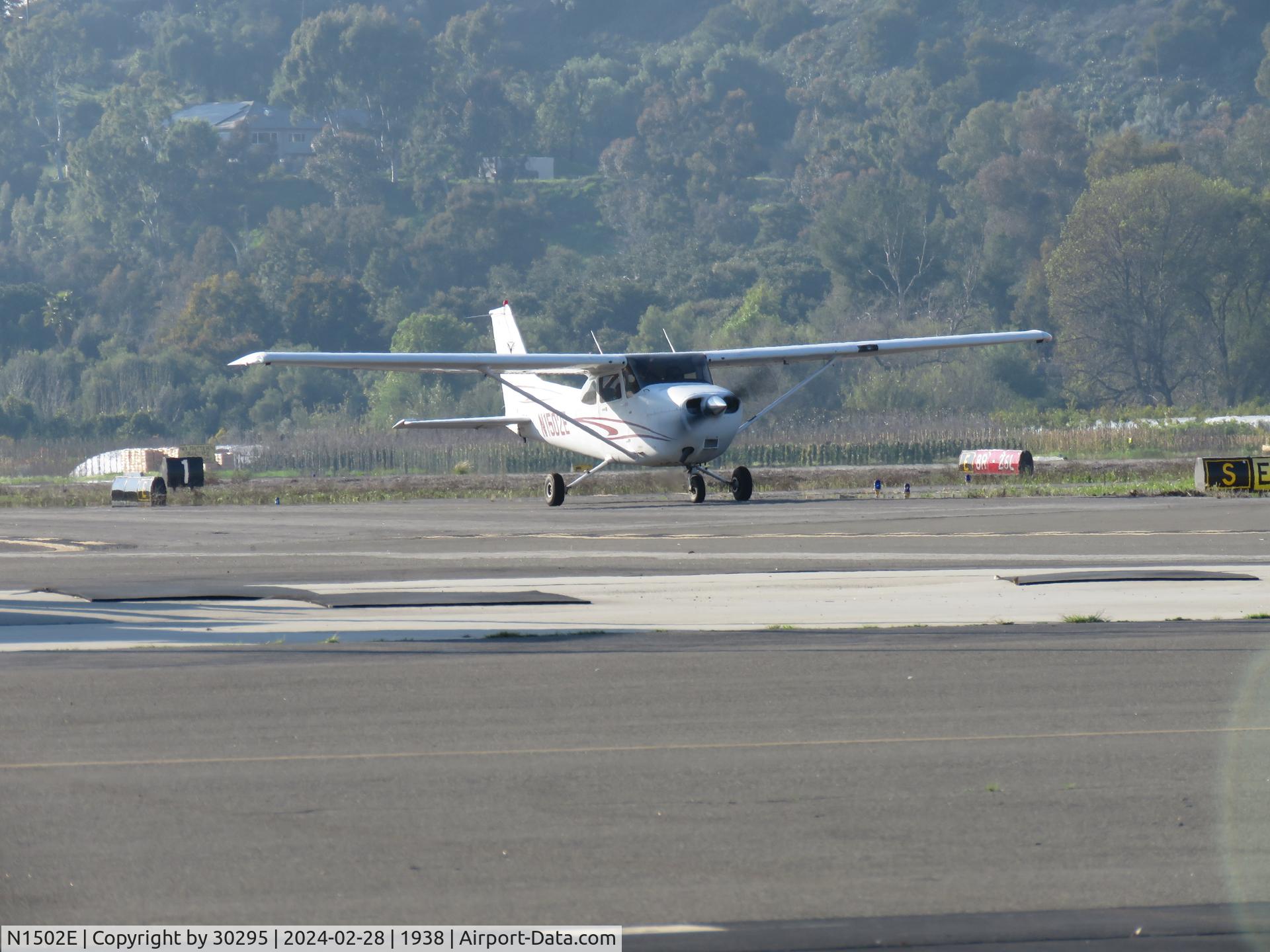 N1502E, 2005 Cessna 172S Skyhawk SP C/N 172S9900, Taxiing