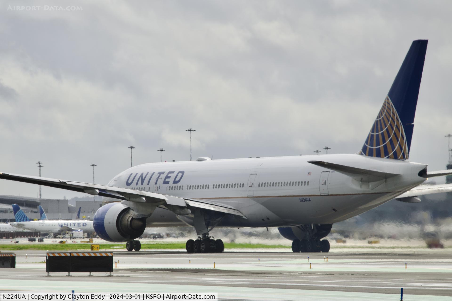 N224UA, 2001 Boeing 777-222 C/N 30225, SFO 2024.
