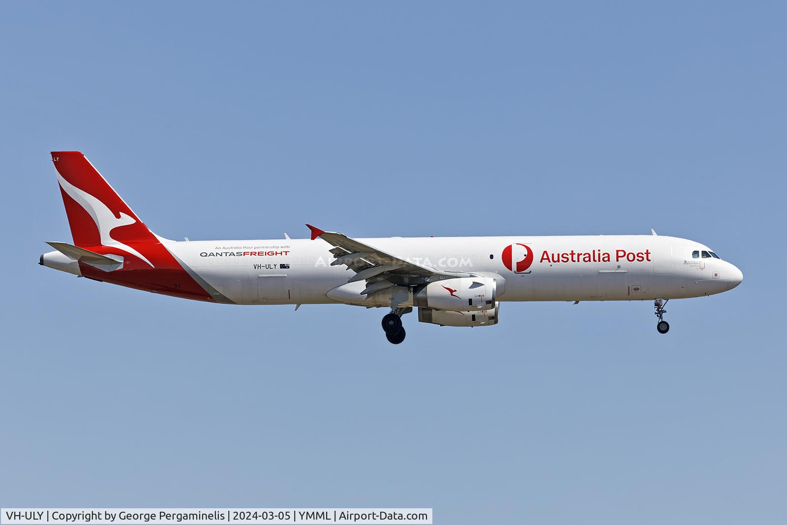 VH-ULY, Airbus A321-231 P2F C/N 1408, Short final for runway 34.