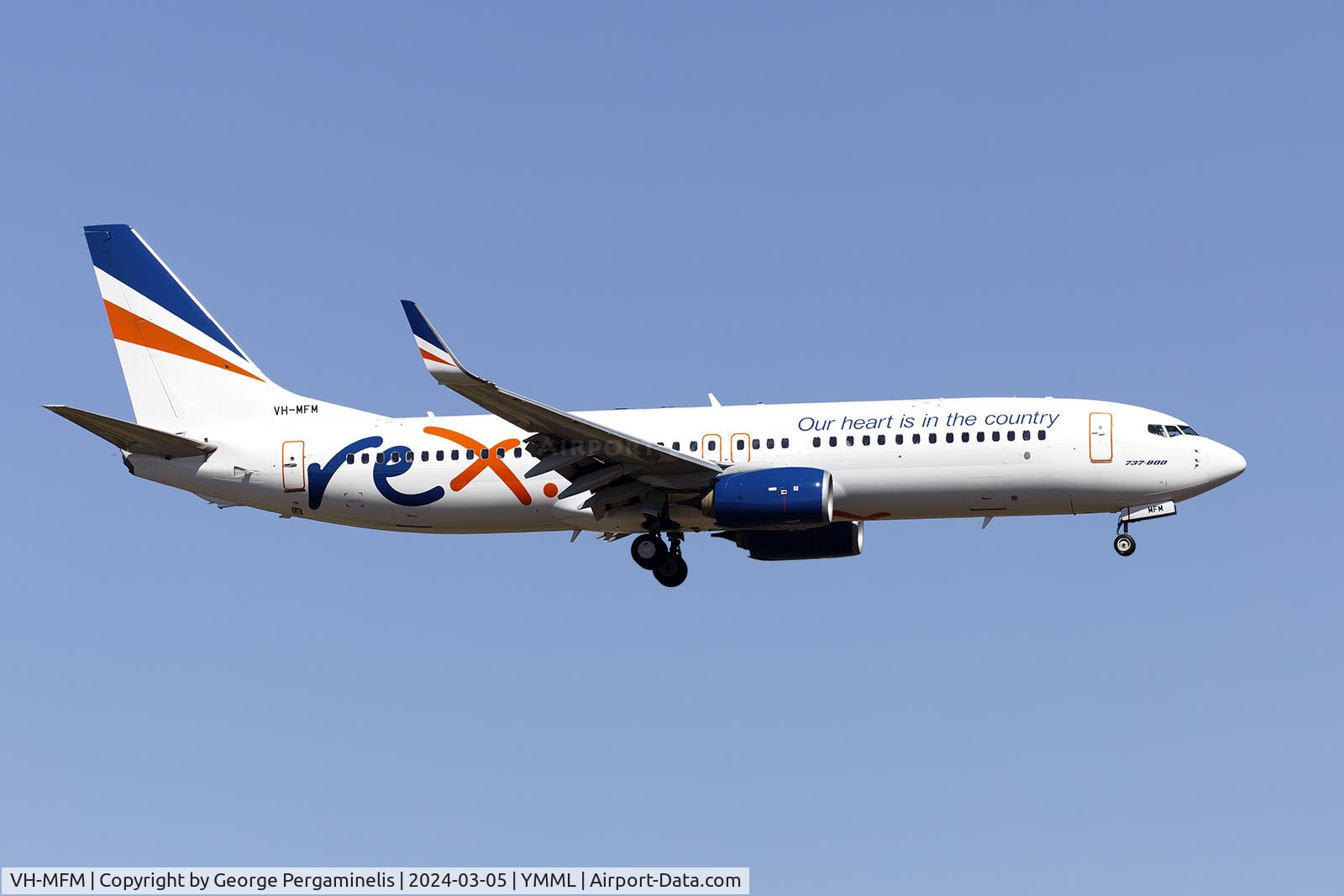 VH-MFM, 2014 Boeing 737-85R C/N 42805, Short final for runway 34.