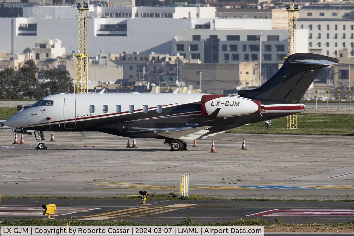LX-GJM, 2019 Bombardier Challenger 350 (BD-100-1A10) C/N 20830, Park 3