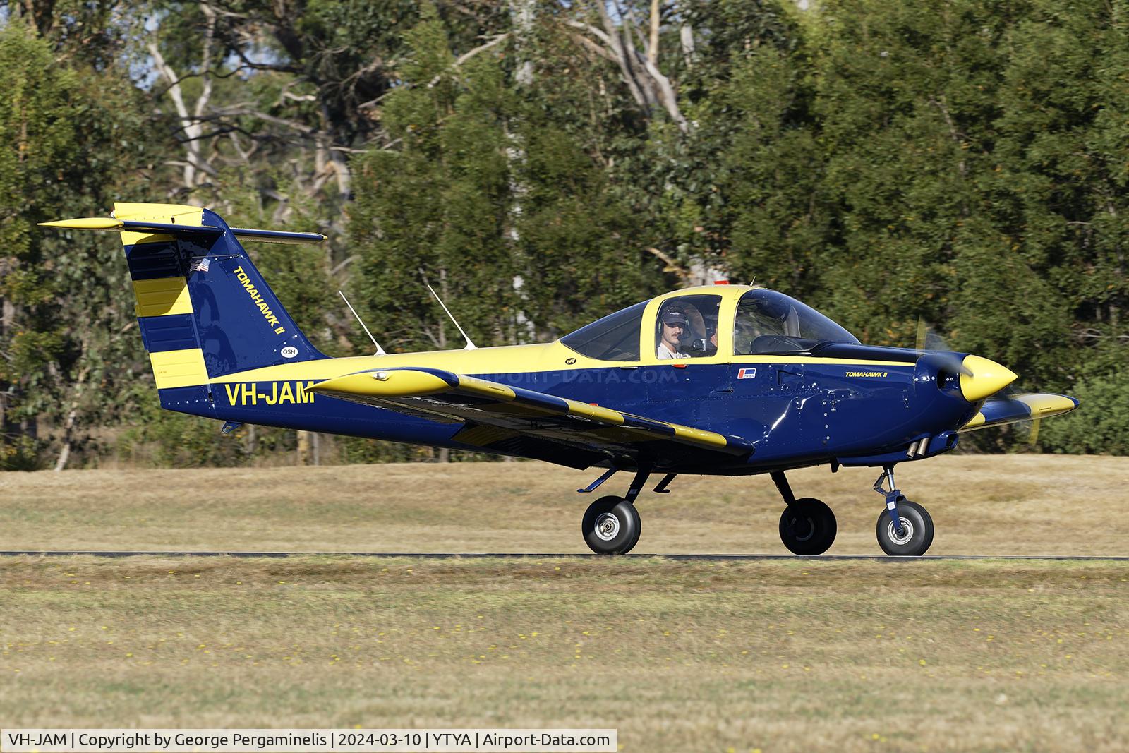 VH-JAM, 1982 Piper PA-38-112 Tomahawk Tomahawk C/N 38-82A0078, After arrival on runway 35.