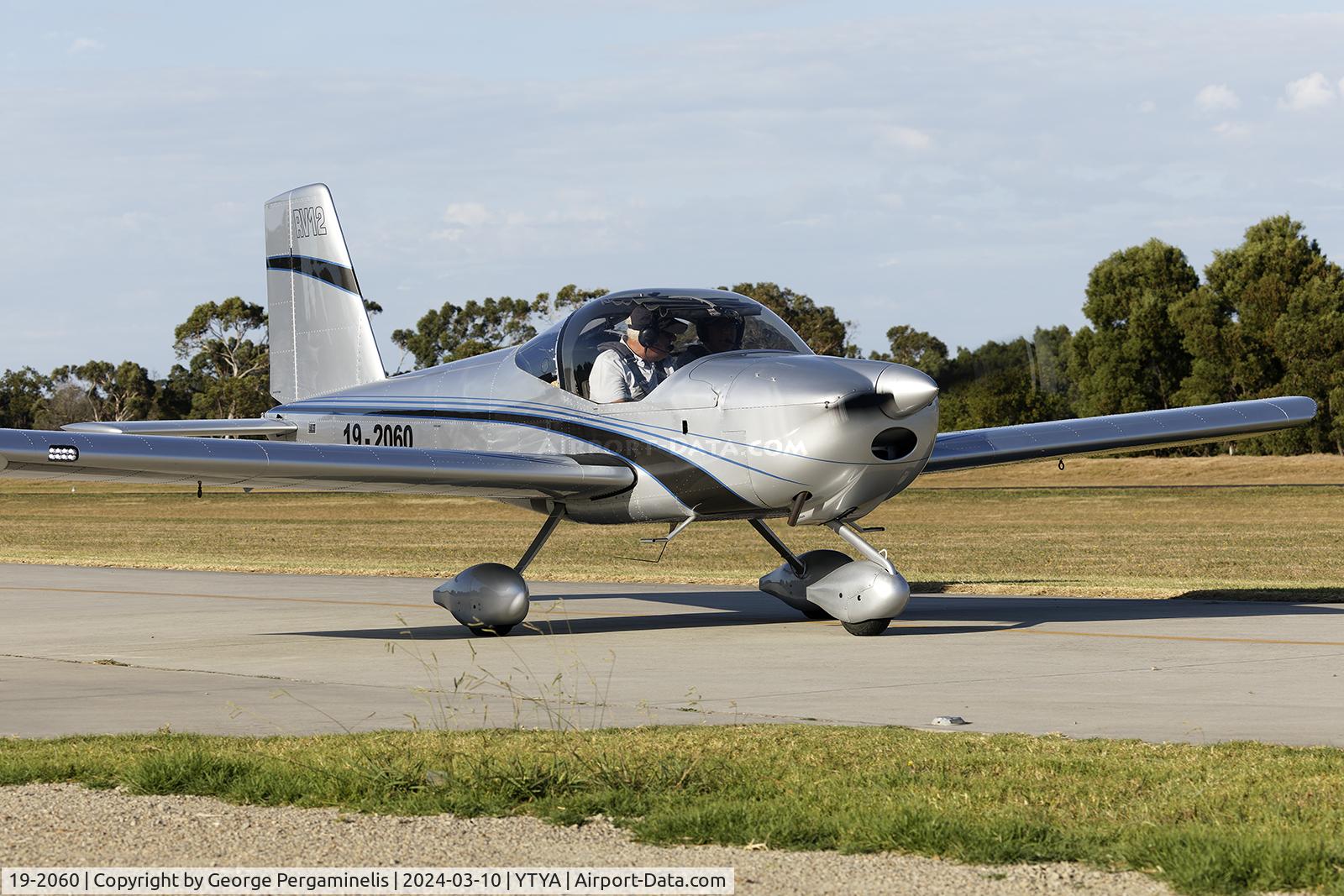 19-2060, Homebuilt RV-12 C/N 120681, After arrival on runway 35.