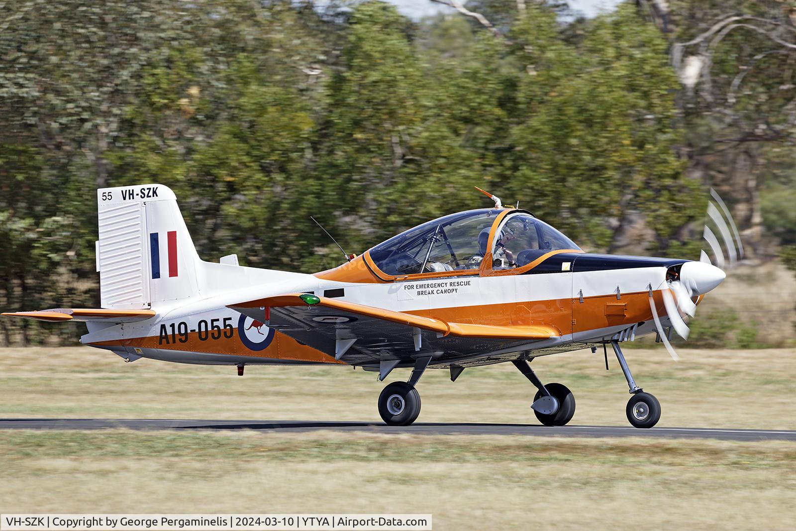 VH-SZK, New Zealand CT-4A Airtrainer C/N 055, Landing runway 35.