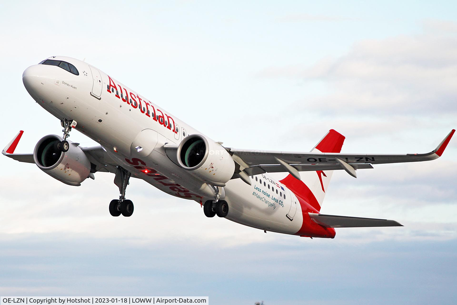 OE-LZN, 2022 Airbus A320-271N C/N 10904, Beacon flash