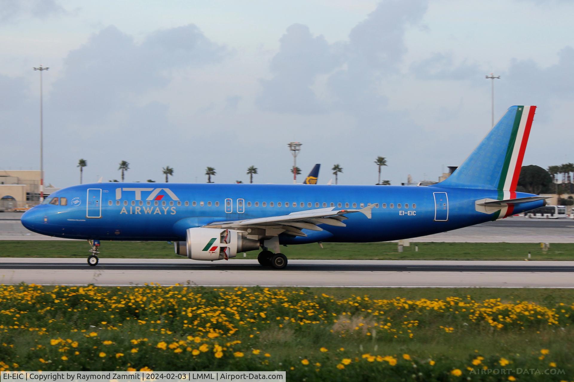 EI-EIC, 2010 Airbus A320-216 C/N 4520, A320 EI-EIC ITA