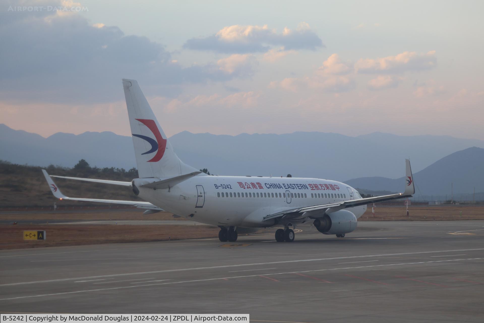 B-5242, 2007 Boeing 737-79P C/N 36269/2357, B-5242