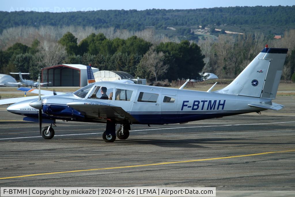 F-BTMH, Piper PA-34-200 C/N 34-7250135, Taxiing
