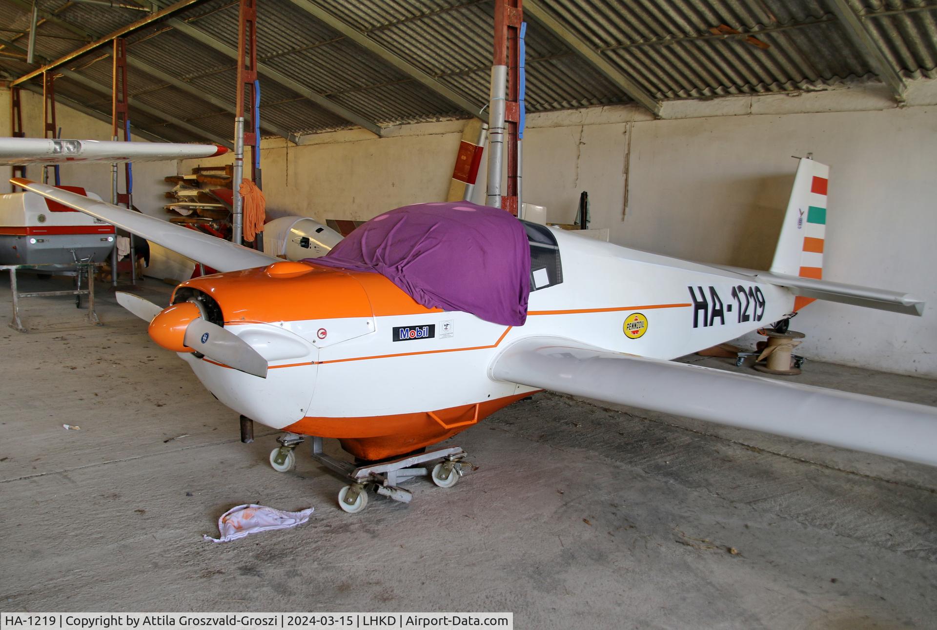 HA-1219, 1976 Scheibe SF-25C Falke C/N 44151, LHKD - Kecskéd Airport, Hungary