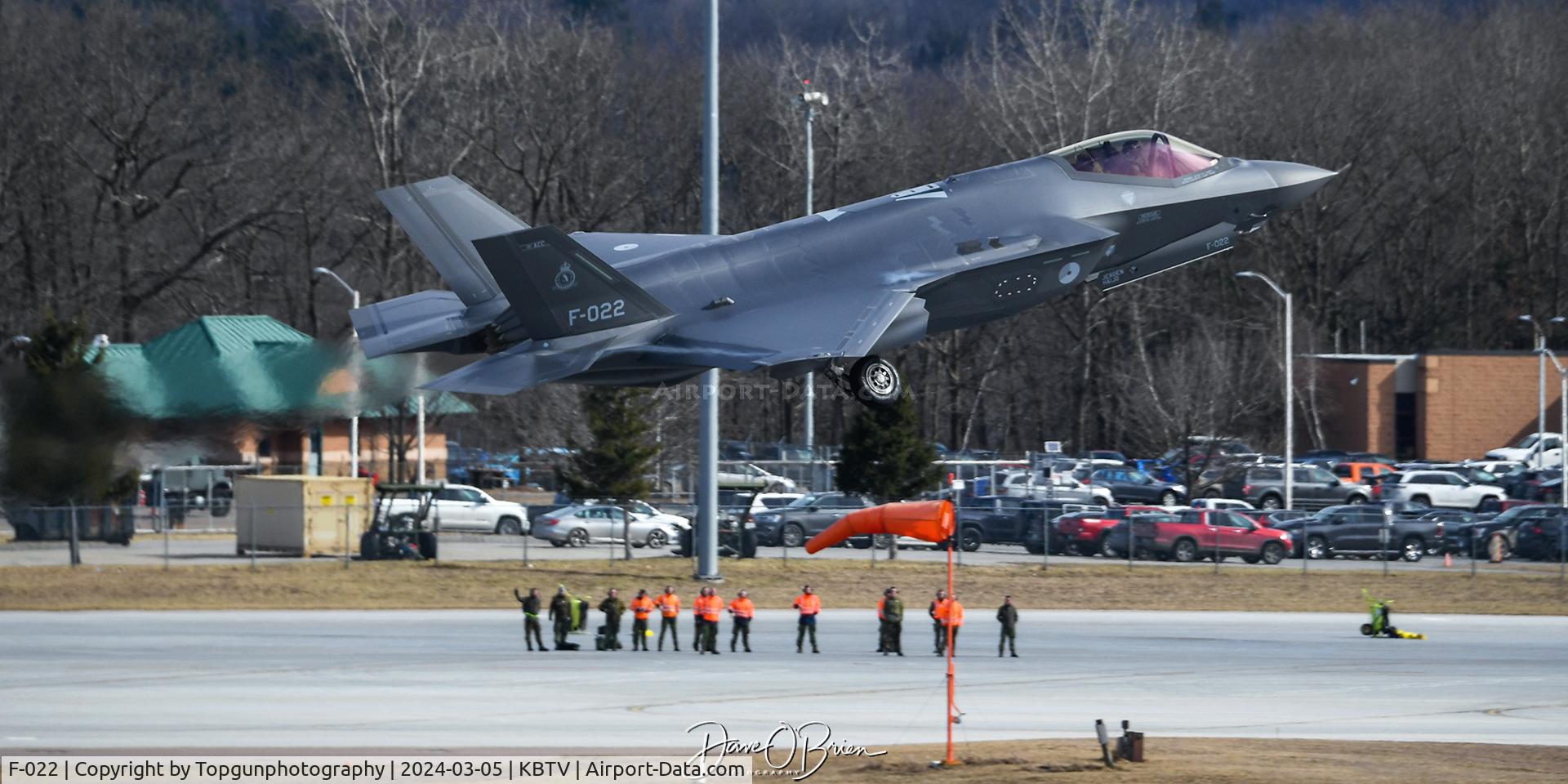 F-022, 2022 Lockheed F-35A C/N AN-22, Ground Crew watch their jet depart