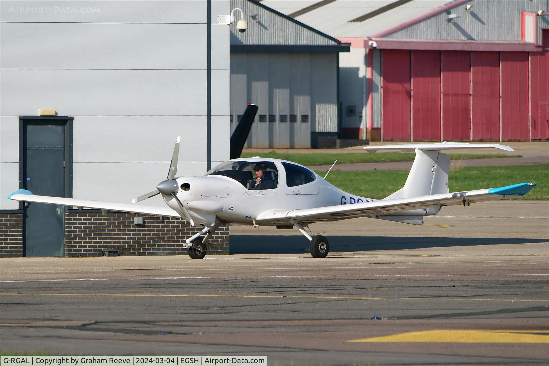 G-RGAL, 2007 Diamond DA-40D Diamond Star Diamond Star C/N D4.283, Departing from Norwich.