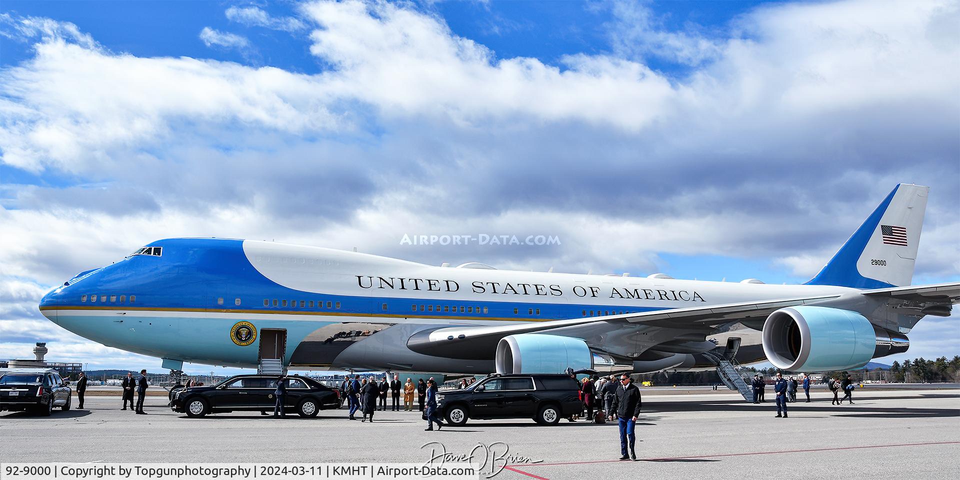 92-9000, 1987 Boeing VC-25A (747-2G4B) C/N 23825, Waiting for POTUS to exit the plane and be greeted by local politicians. Was pretty wild having Media access for this
