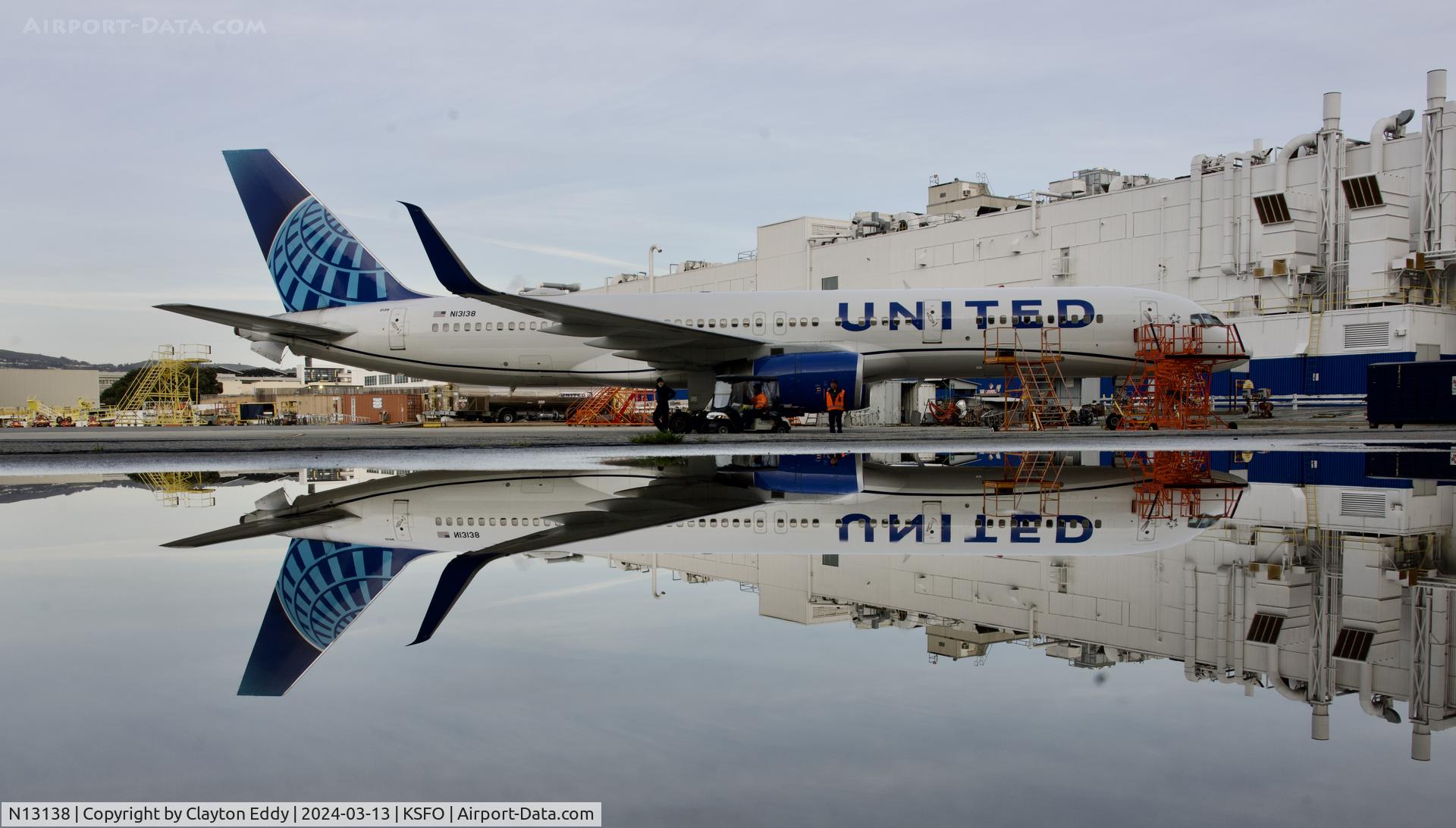 N13138, 1999 Boeing 757-224 C/N 30351, SFO 2024.