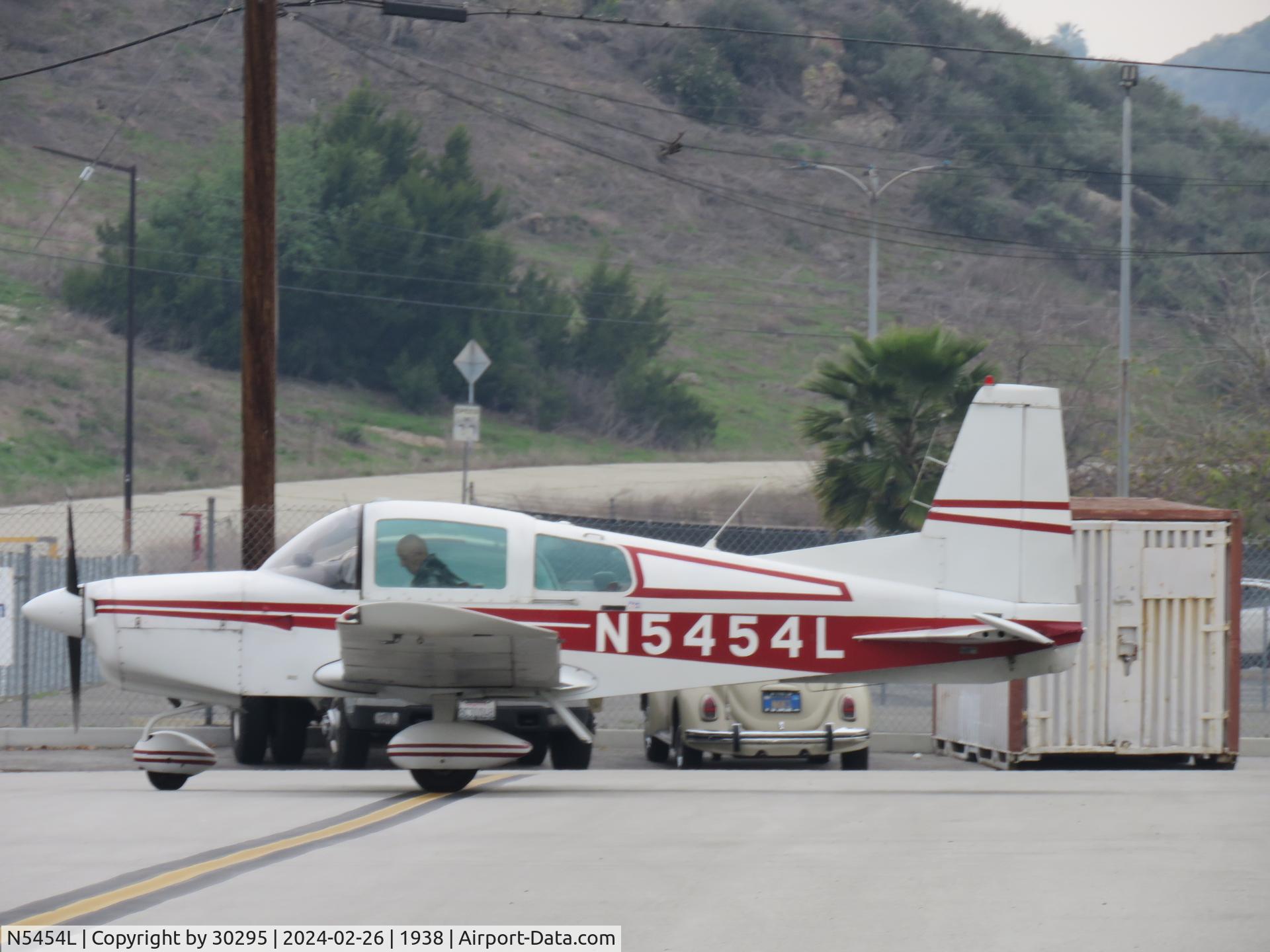 N5454L, 1973 Grumman American AA-5 Traveler C/N AA5-0354, Getting ready to go