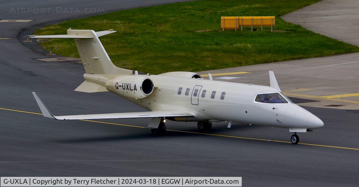 G-UXLA, 2004 Learjet 40 C/N 45-2018, At Luton Airport