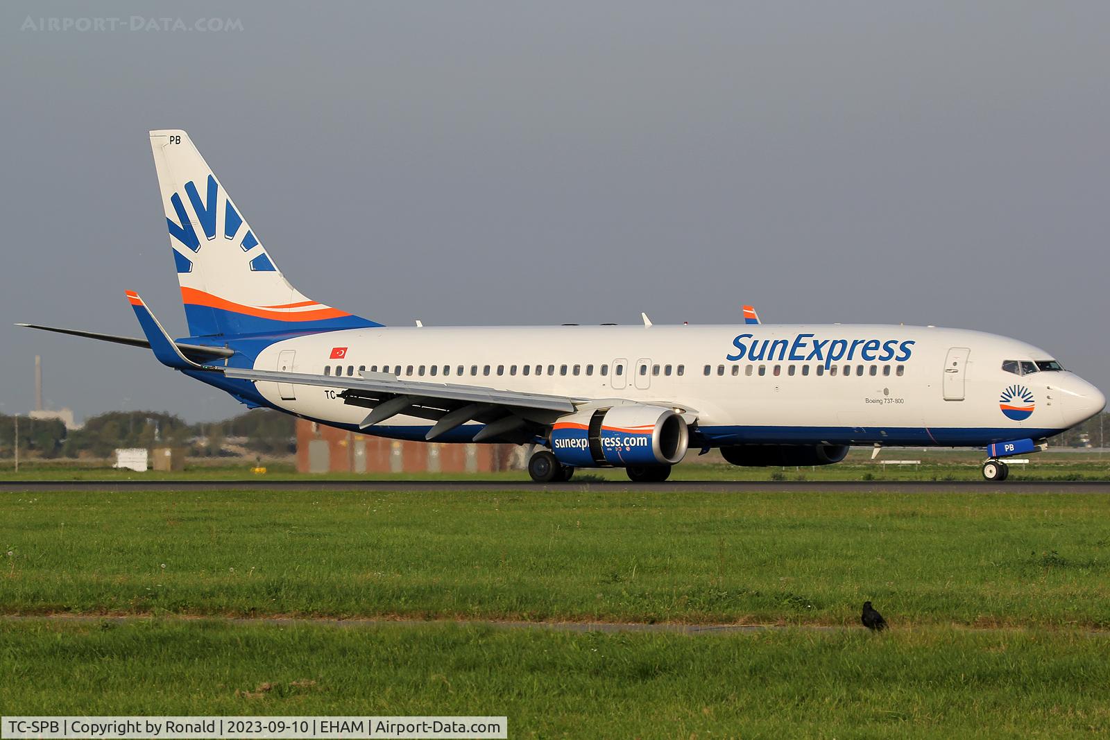 TC-SPB, 2001 Boeing 737-86Q C/N 30272, at spl