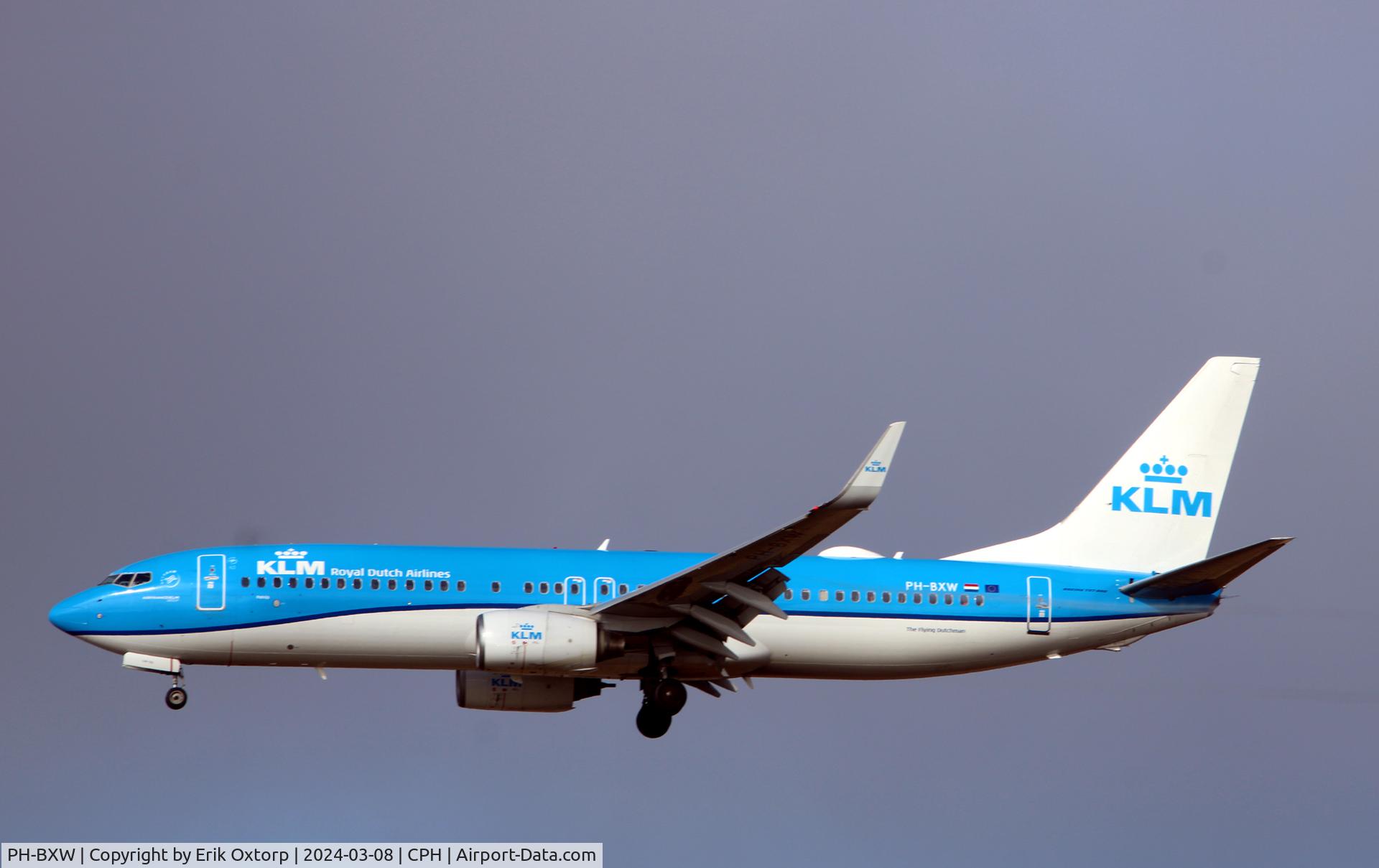 PH-BXW, 2007 Boeing 737-8K2 C/N 30360, PH-BXW landing rw 22L