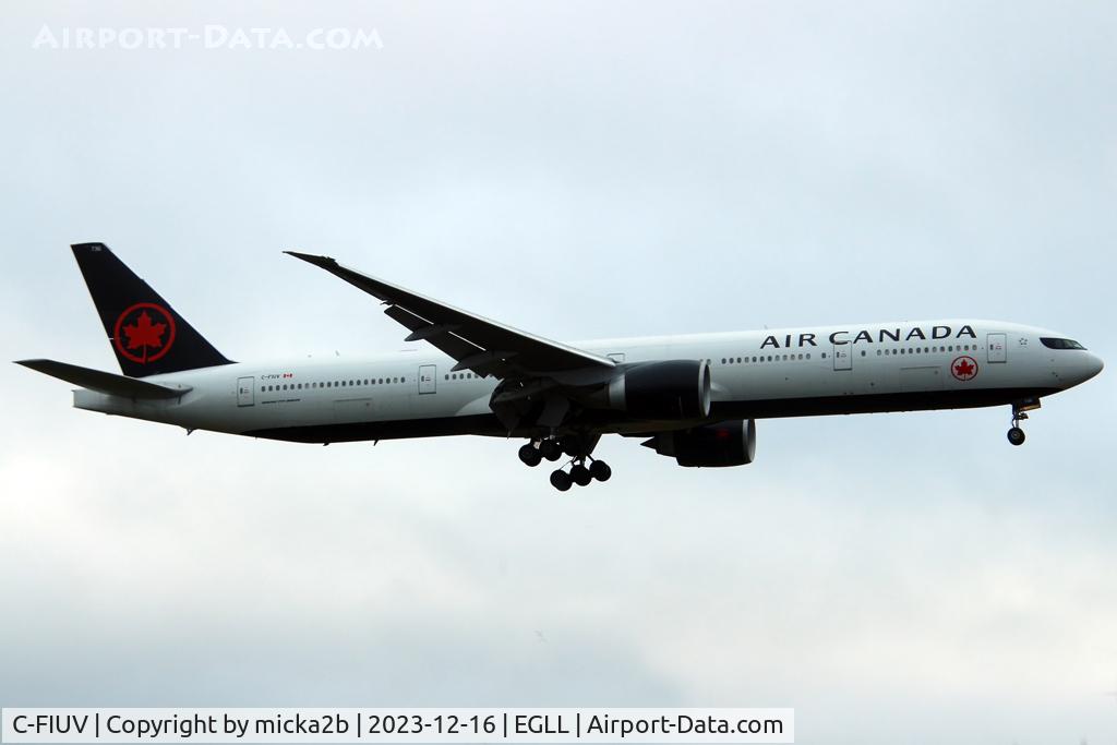 C-FIUV, 2008 Boeing 777-333/ER C/N 35248, Landing