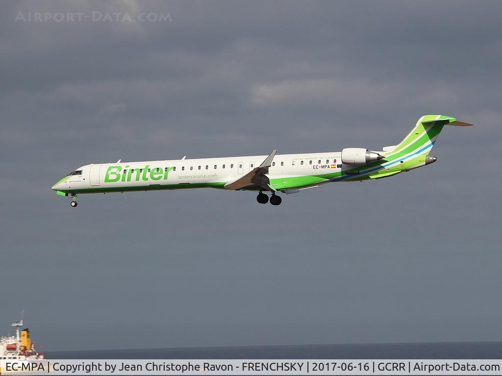 EC-MPA, 2017 Bombardier CRJ-1000ER NG (CL-600-2E25) C/N 19054, Binter