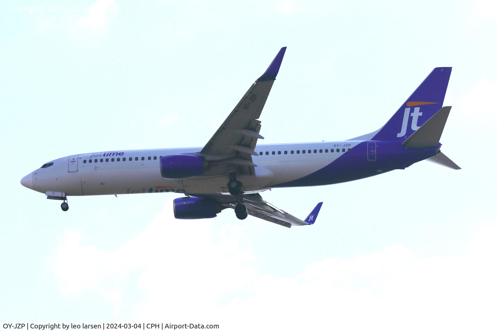 OY-JZP, 2011 Boeing 737-8U3 C/N 38071, Copenhagen 4.3.2024 app to R-04R