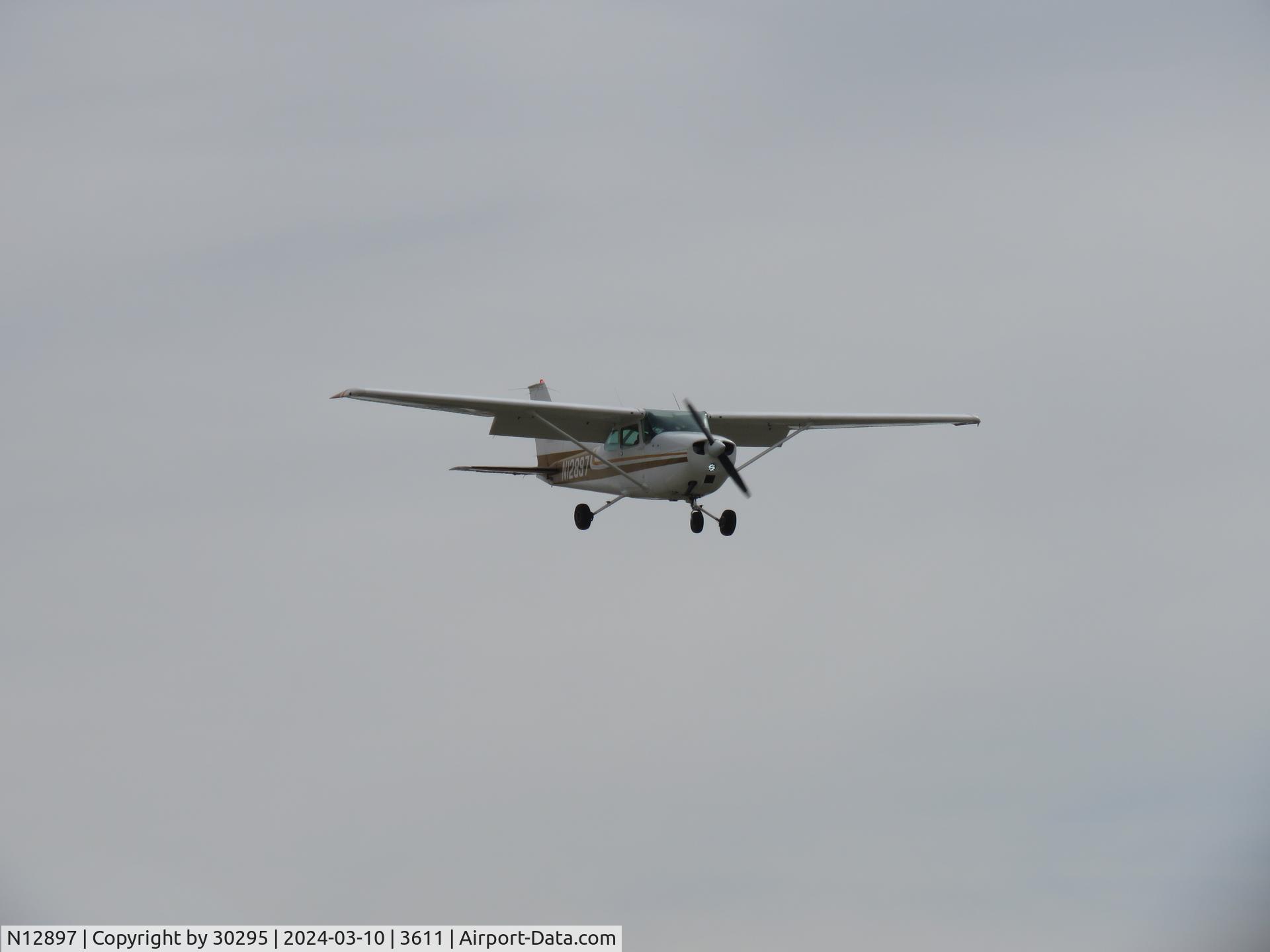 N12897, 1973 Cessna 172M C/N 17262352, Inbound