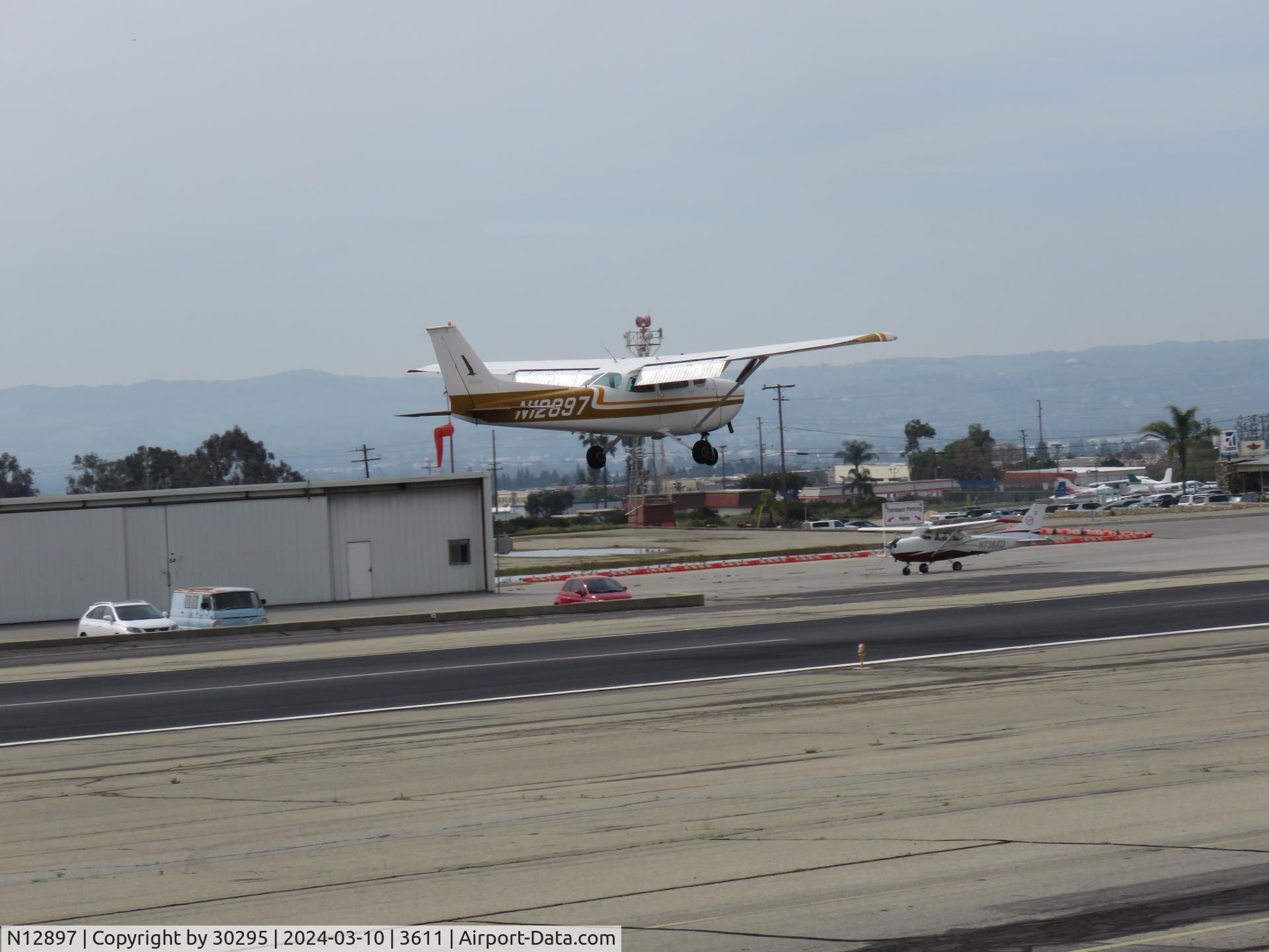 N12897, 1973 Cessna 172M C/N 17262352, Landing