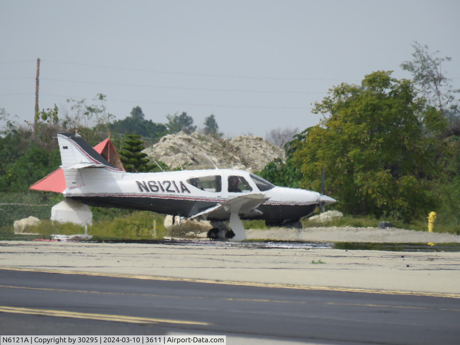 N6121A, 1998 Rockwell Commander 114TC C/N 20021, Going to fuel station