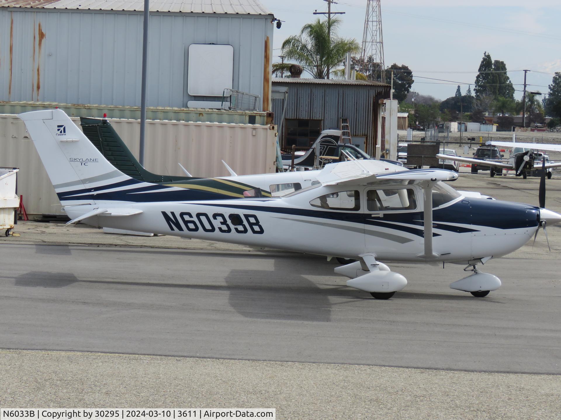 N6033B, 2006 Cessna T182T Turbo Skylane C/N T18208559, Parked
