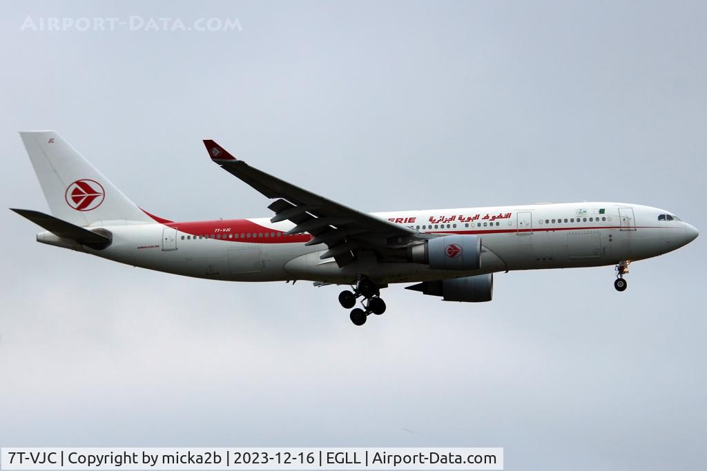 7T-VJC, 2015 Airbus A330-202 C/N 1649, Landing