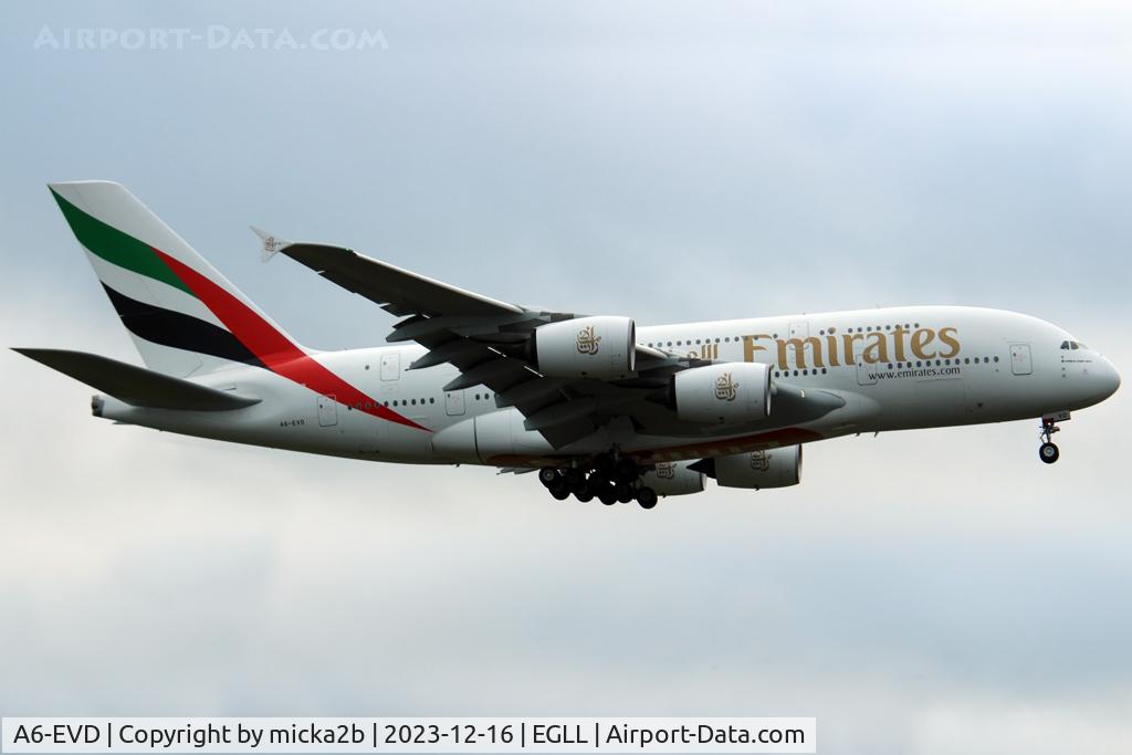A6-EVD, 2017 Airbus A380-842 C/N 249, Landing