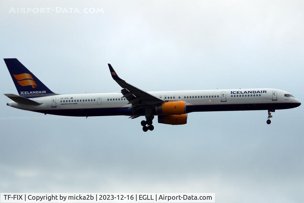 TF-FIX, 2002 Boeing 757-308 C/N 29434, Landing