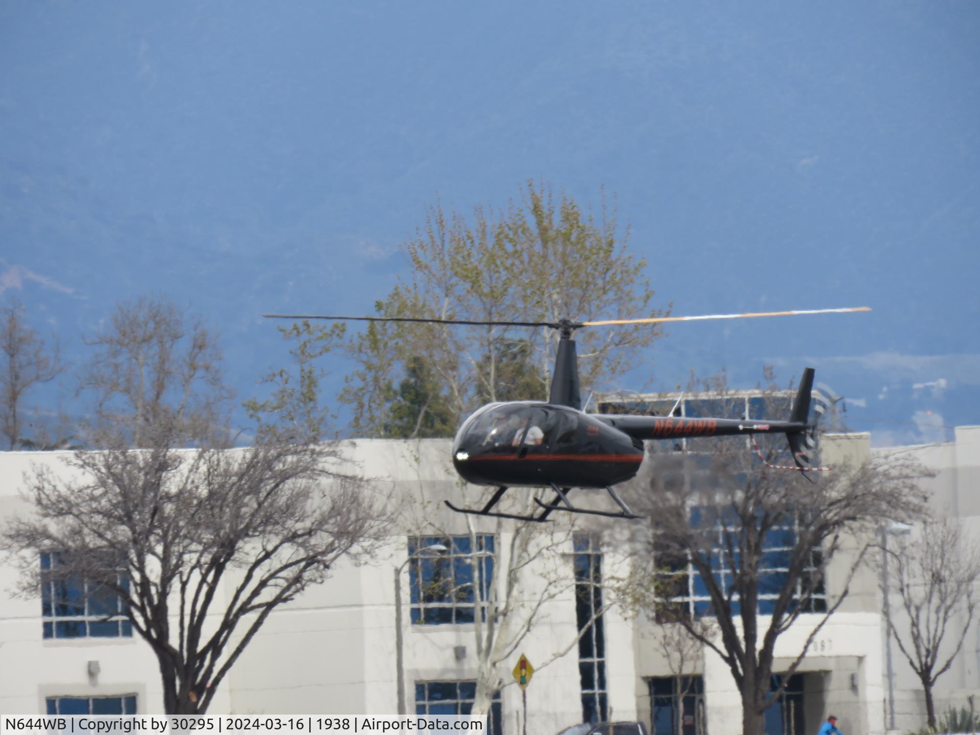 N644WB, Robinson R44 II C/N 12499, Landing