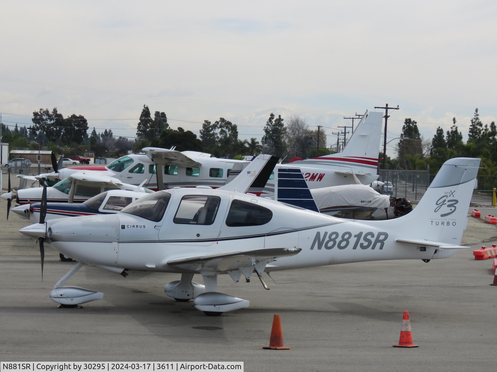 N881SR, 2007 Cirrus SR22 C/N 2722, Parked