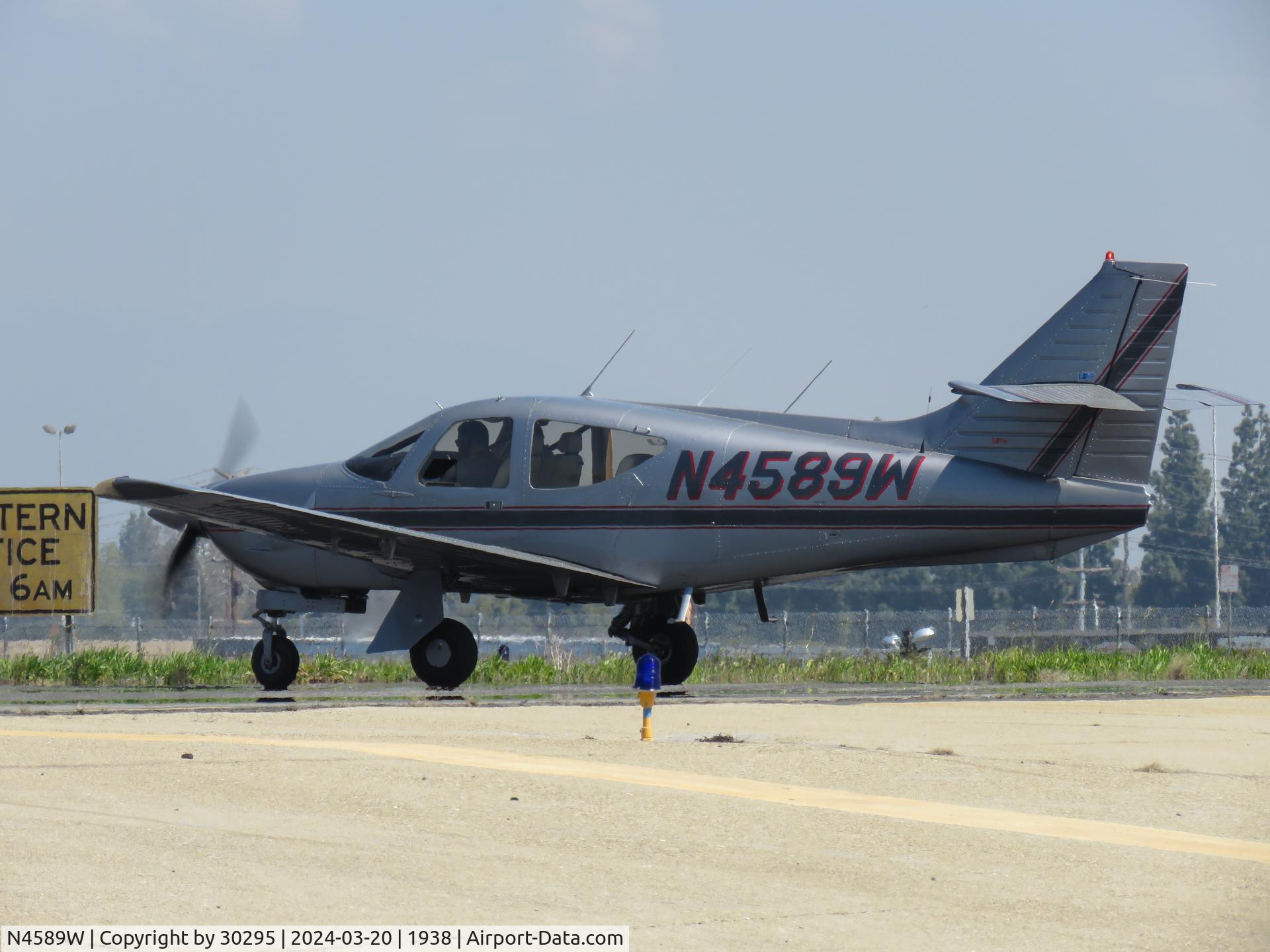 N4589W, 1976 Rockwell International 112TC Commander C/N 13079, Waiting