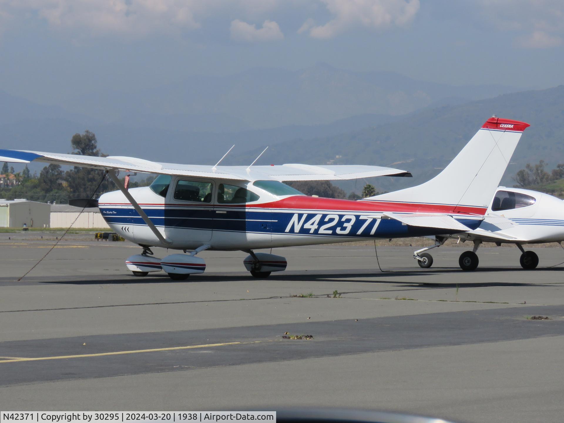 N42371, 1968 Cessna 182L Skylane C/N 18258990, Parked