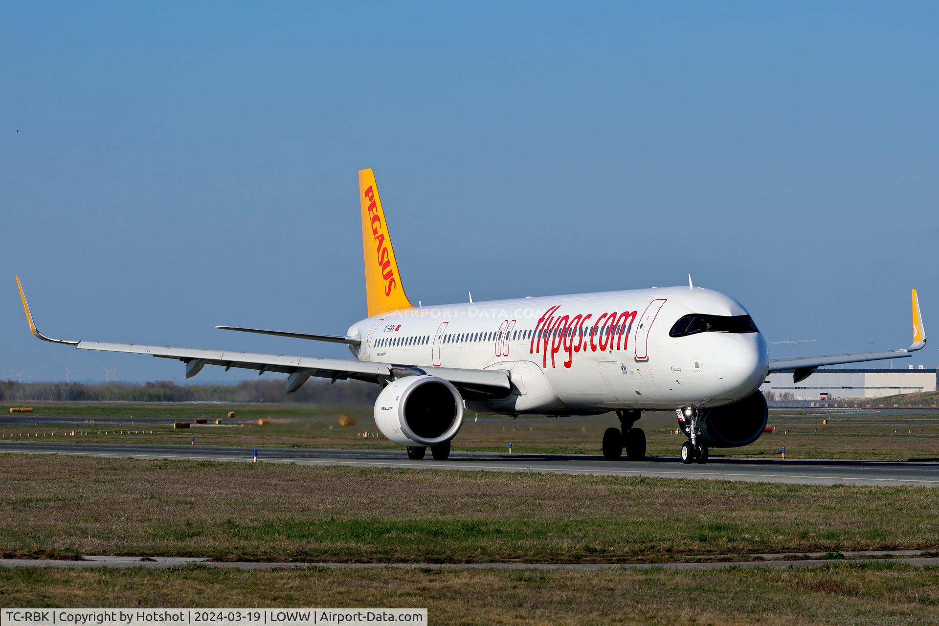TC-RBK, 2022 Airbus A321-251NX C/N 10679, Taxiing to runway 34 via E