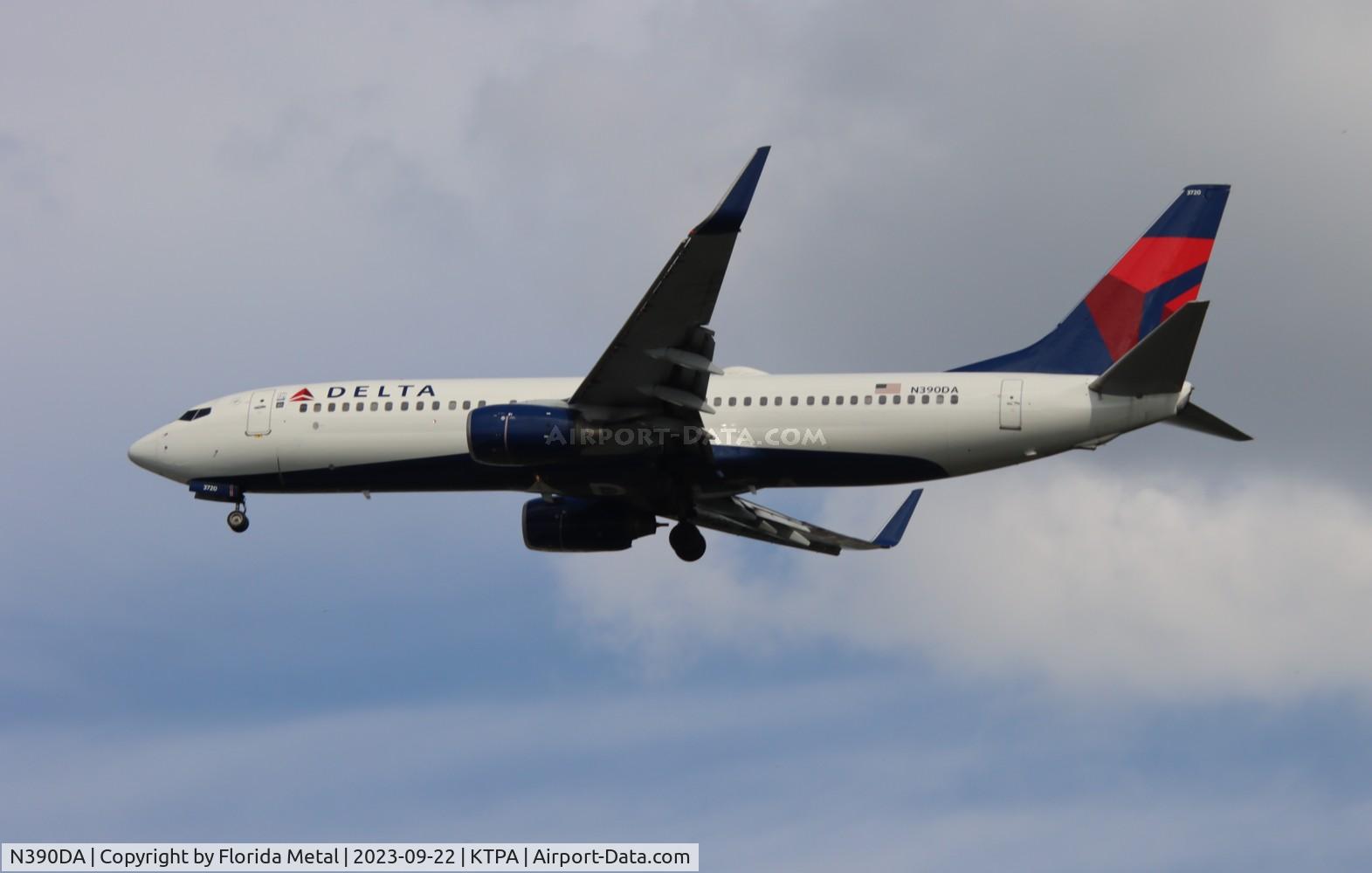 N390DA, 2000 Boeing 737-832 C/N 30536, DAL 738 zx CVG-TPA