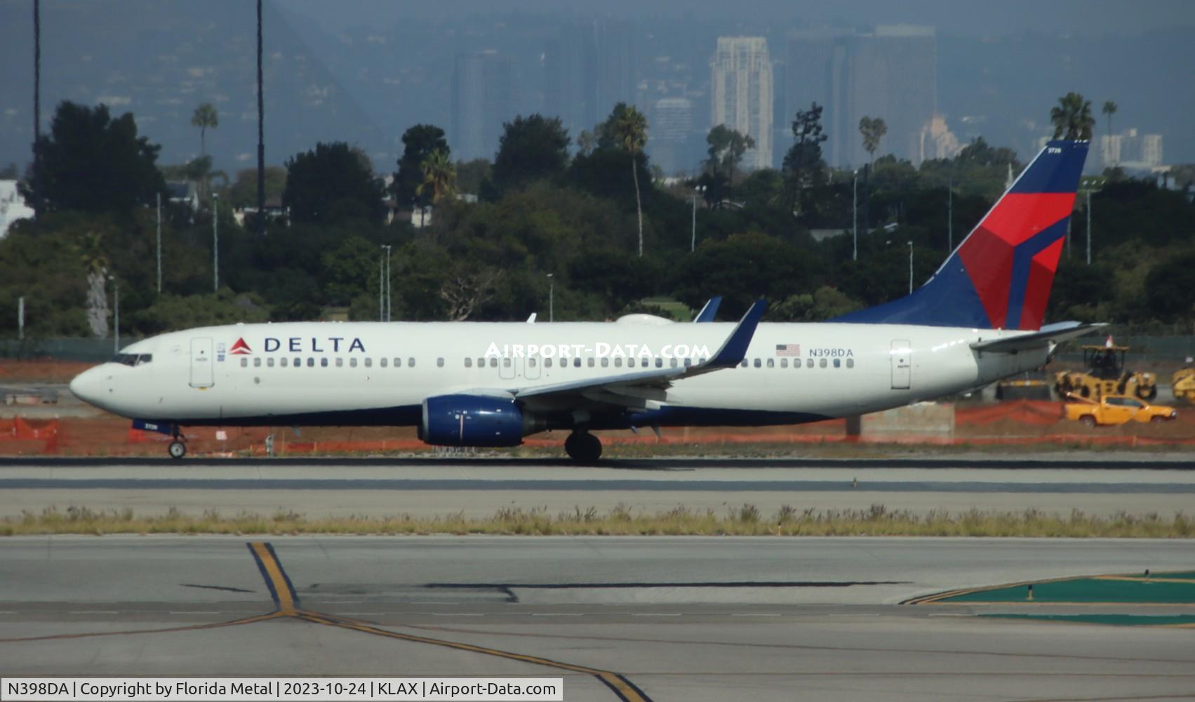 N398DA, 2000 Boeing 737-832 C/N 30774, DAL 738 zx LAX-PDX