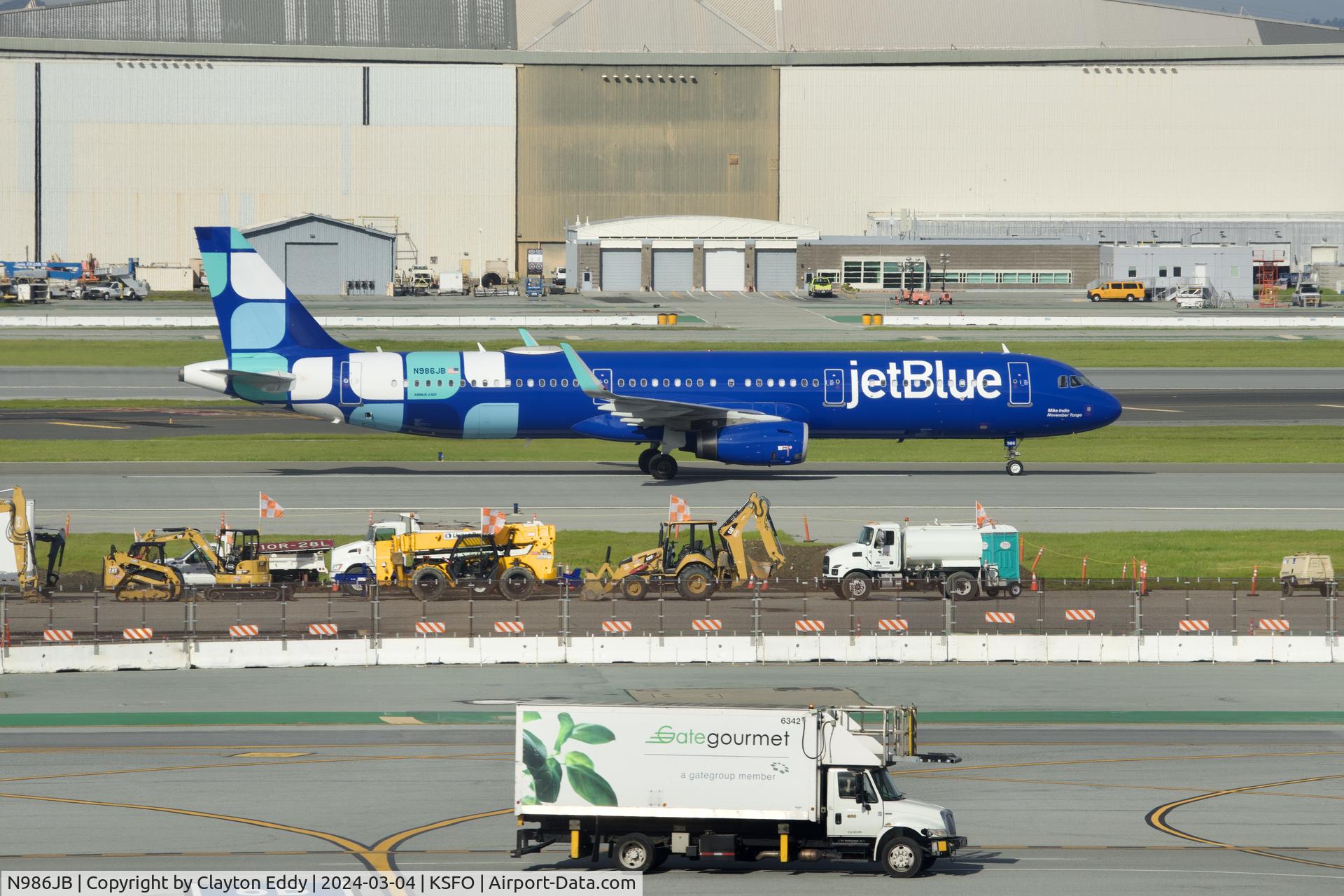 N986JB, 2017 Airbus A321-231 C/N 7907, SFO 2024.