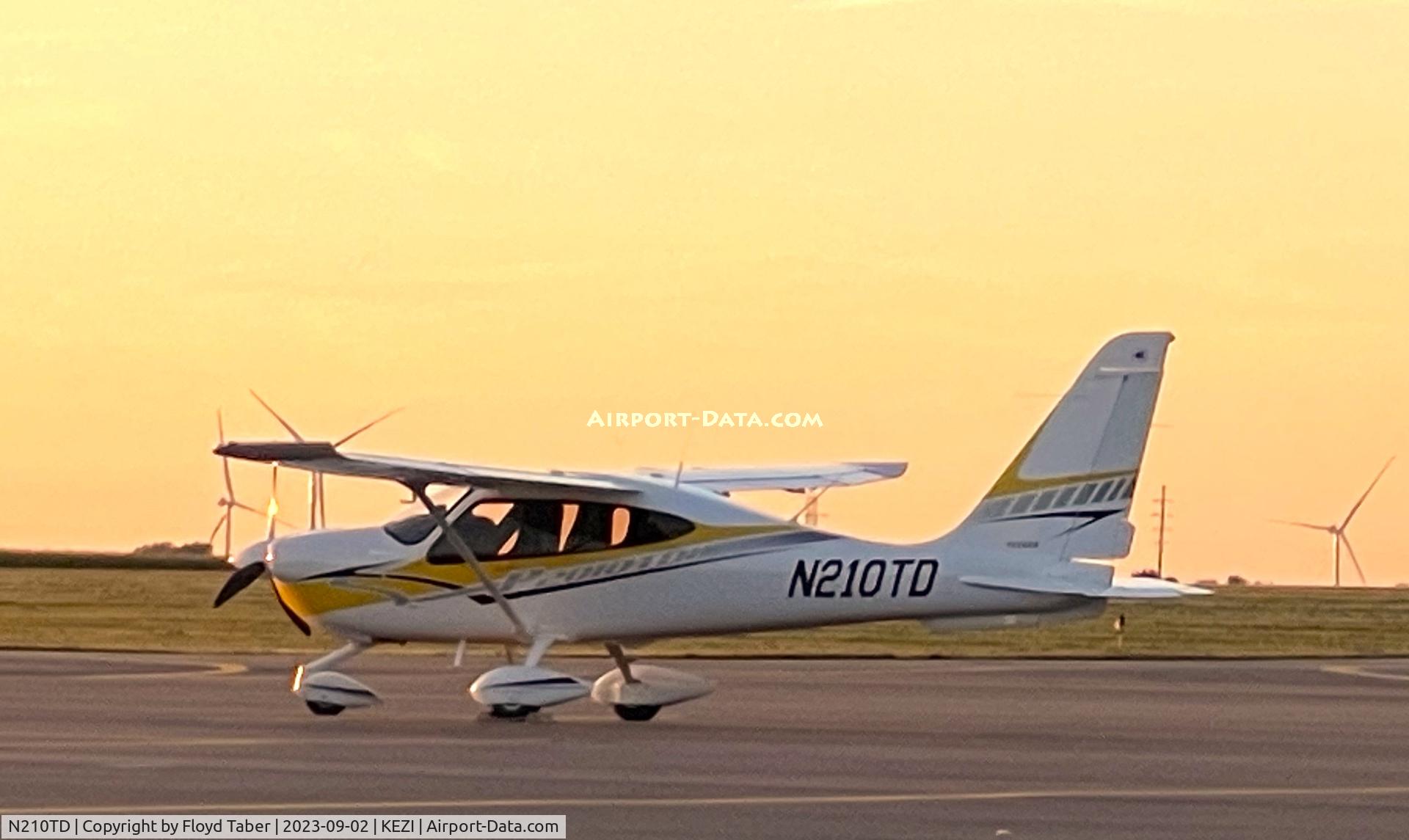 N210TD, 1977 Glasflugel MOSQUITO C/N 51, On the Ramp at Kewanee Illinois